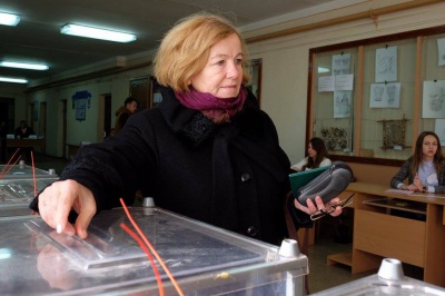 Молодь у Чернівцях голосує мляво (ФОТО)