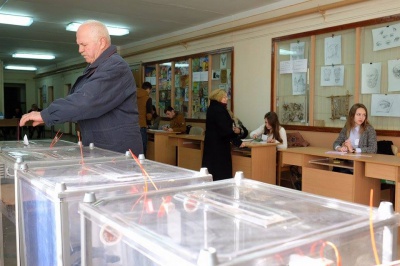 Молодь у Чернівцях голосує мляво (ФОТО)