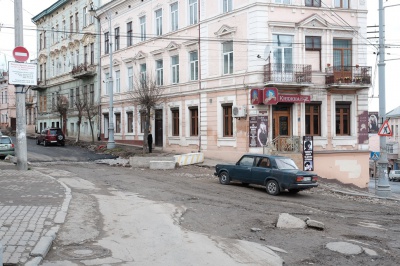 Вулицю Хмельницького в Чернівцях заасфальтували (ФОТО)