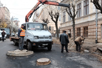 Вулицю Хмельницького в Чернівцях заасфальтували (ФОТО)