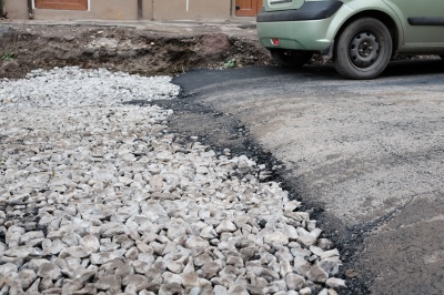 Вулицю Хмельницького в Чернівцях заасфальтували (ФОТО)