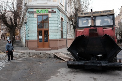 Вулицю Хмельницького в Чернівцях заасфальтували (ФОТО)