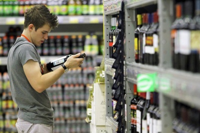 У Чернівцях за продаж алкоголю неповнолітнім відібрали ліцензії у 18 підприємців