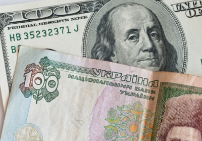 На закритті міжбанку за долар давали 24,05 гривні