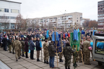 У Новодністровську попрощалися із буковинцем, який обгорів у зоні АТО (ФОТО)