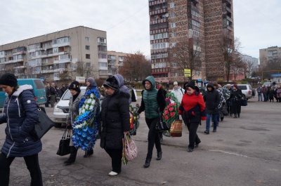 У Новодністровську попрощалися із буковинцем, який обгорів у зоні АТО (ФОТО)