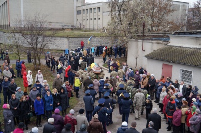 У Новодністровську попрощалися із буковинцем, який обгорів у зоні АТО (ФОТО)