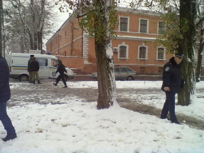 У Чернівцях сумка, яка "замінувала" СІЗО, виявилася порожньою (ФОТО)