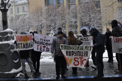 Група активістів у Чернівцях закликала не голосувати за ректора БДМУ Тараса Бойчука (ФОТО)