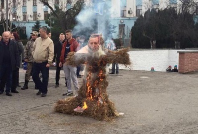 У Сімферополі спалили опудало Ердогана