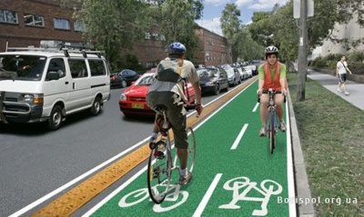 Чернівчани просять у міськради створити велодоріжки на широких вулицях міста