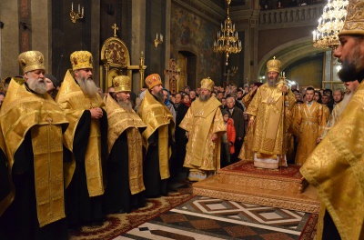 Глава УПЦ МП відслужив літургію у кафедральному соборі Чернівців