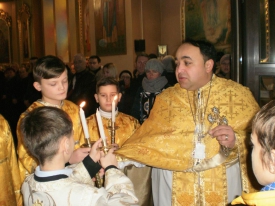 Чернівчани ділилися один з одним Віфлеємським вогнем Чернівчани ділилися один з одним Віфлеємським вогнем