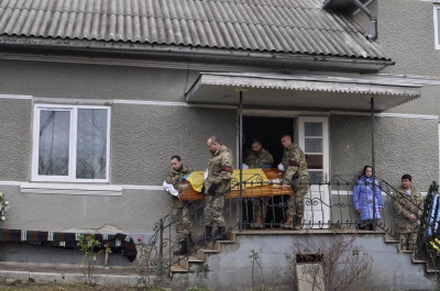 На Буковині поховали кіборга, який захищав Донецький аеропорт (ФОТО)