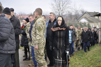 На Буковині поховали кіборга, який захищав Донецький аеропорт (ФОТО)