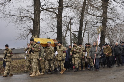 На Буковині поховали кіборга, який захищав Донецький аеропорт (ФОТО)