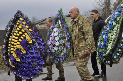 На Буковині поховали кіборга, який захищав Донецький аеропорт (ФОТО)