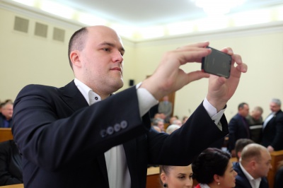 На Буковині 9 "укропівців" відмовилися від депутатства, щоб пройшов "співаючий депутат"