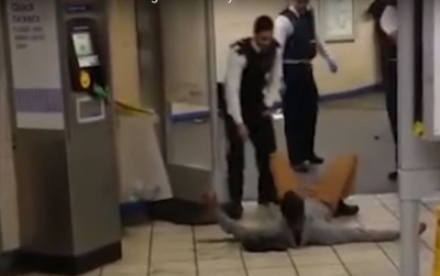 У Лондоні поліція затримала чоловіка, що напав з ножем на пасажирів метро