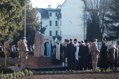 У Чернівцях відкрили пам’ятник загиблим десантникам (ФОТО)