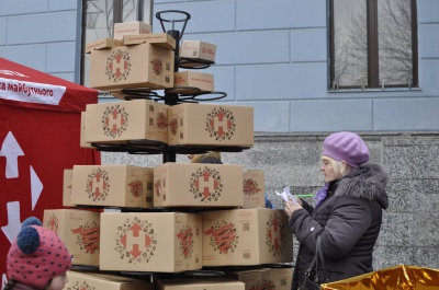 Діти у Чернівцях просять у Миколая айфонів та миру в Україні (ФОТО)