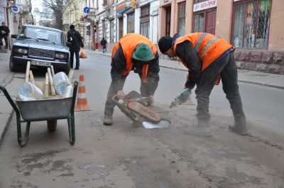 У центрі Чернівців заміну старого газопроводу обіцяють завершити до кінця січня (ФОТО)