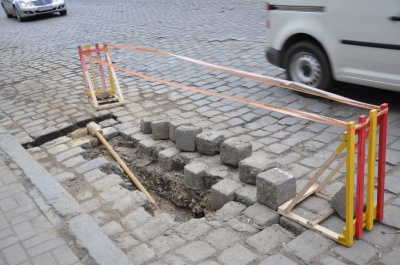 У центрі Чернівців заміну старого газопроводу обіцяють завершити до кінця січня (ФОТО)