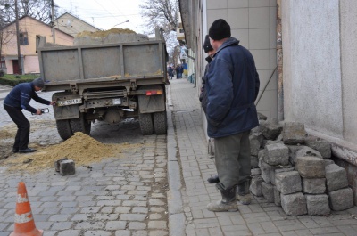 У центрі Чернівців заміну старого газопроводу обіцяють завершити до кінця січня (ФОТО)