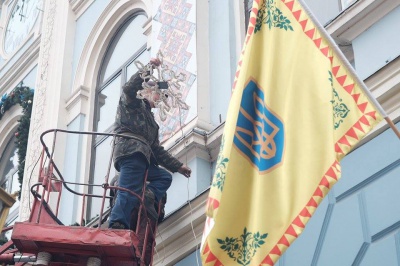 Центр Чернівців прикрашають до свят (ФОТО)