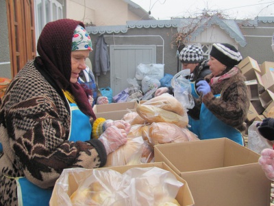 Мешканці Заставни приготували для бійців 30 домашніх страв (ФОТО)