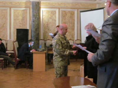 У Чернівцях військовослужбовцям вручили українсько-норвезькі дипломи