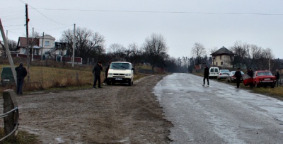 На Буковині зіткнулись ВАЗ і "Форд": мінівен вилетів на обочину (ФОТО)