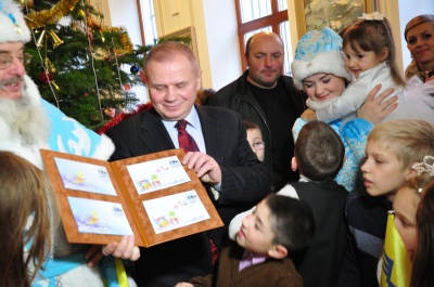 У Чернівцях погасили нову поштову марку (ФОТО)