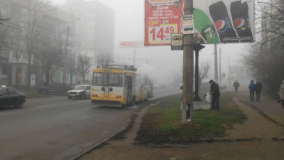 У Чернівцях на Комарова загорівся тролейбус (ФОТО)