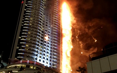 У Дубаї пожежа охопила хмарочос (відео)