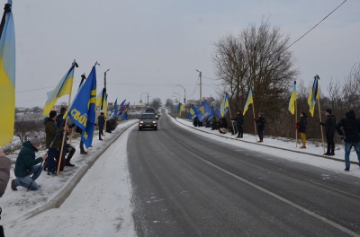 Із загиблим Героєм-буковинцем прощається уся Хотинщина (ФОТО)