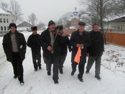 У Карпатах на Буковині за давнім звичаєм колядують лише чоловіки (ФОТО)