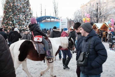 У Чернівцях провели благодійний ярмарок на підтримку жінок у кризовій вагітності (ФОТО)