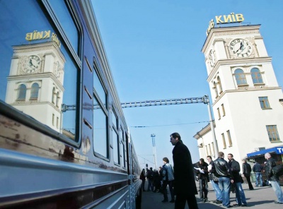 П'яні пасажири влаштували попутникам справжній терор у поїзді "Чернівці - Київ" (ВІДЕО)