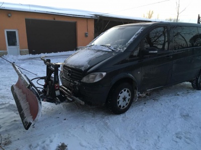 Буковинець показав, як прочистити сніг на вулиці, коли нема грейдера (ВІДЕО)