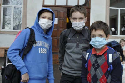 У деяких школах Чернівців діти навчаються у масках (ФОТО)