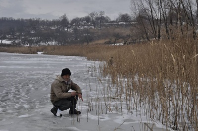 На водоймах Чернівців, незважаючи на відлигу, ловлять рибу (ФОТО)