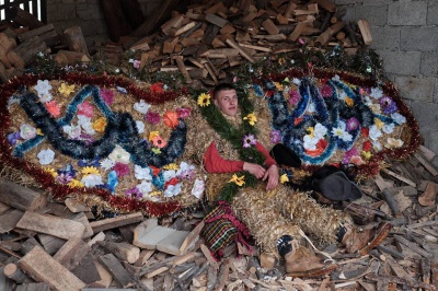 У Красноїльську святкують Маланку з традиційними солом’яними ведмедями (ФОТО)