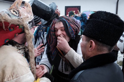 У Красноїльську святкують Маланку з традиційними солом’яними ведмедями (ФОТО)