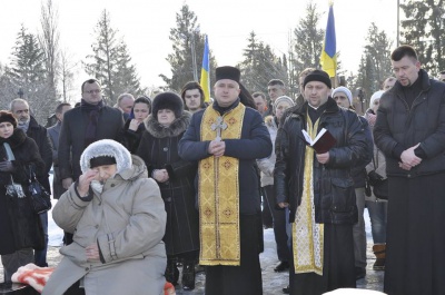 Герою Небесної Сотні у Чернівцях встановили пам’ятник (ФОТО)