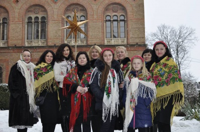 У Чернівцях волонтери заколядували для тих, хто активно допомагає бійцям АТО