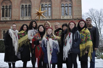 У Чернівцях волонтери заколядували для тих, хто активно допомагає бійцям АТО