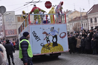 У Чернівцях маланкарі вигукували «Хутін – пуйло!» (ФОТО)