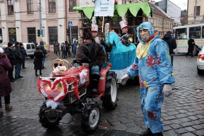 На фестивалі Маланок у Чернівцях перемогли учасники із Суховерхова (ФОТО)