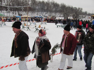 У Чернівцях у музеї під відкритим небом колядували сотні людей (ФОТО)